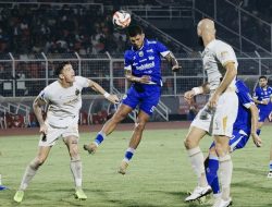 Persib Bandung Rebut Kembali Puncak Klasemen Usai Bungkam Bhayangkara FC 4-2, Bojan Hodak Tetap Beri Kritik Tajam