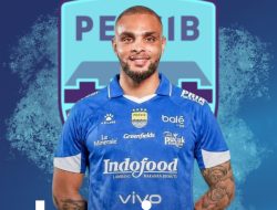 Layvin Kurzawa merapat ke Persib Bandung. Bobotoh khawatir soal cedera, namun ada alasan bisnis dan teknis di balik transfer ini