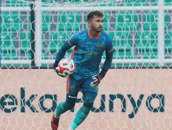 Persija Jakarta Resmi Amankan Tanda Tangan Kiper Tangguh Aqil Savik dari Bhayangkara!