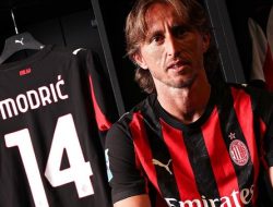 Tolak Pensiun! Luka Modric Resmikan Kontrak Baru Bersama AC Milan Hingga 2027